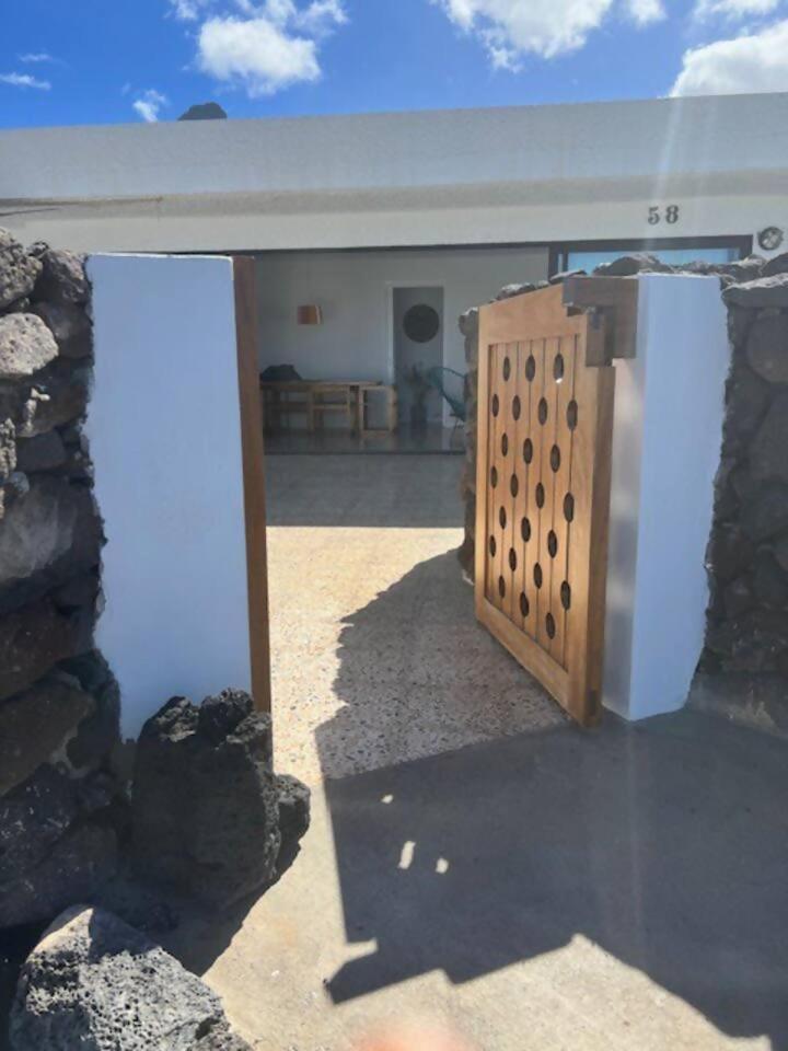 Lanzarote Famara Beach Bungalow المظهر الخارجي الصورة