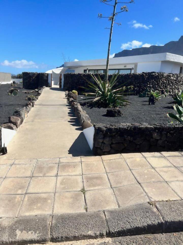 Lanzarote Famara Beach Bungalow المظهر الخارجي الصورة