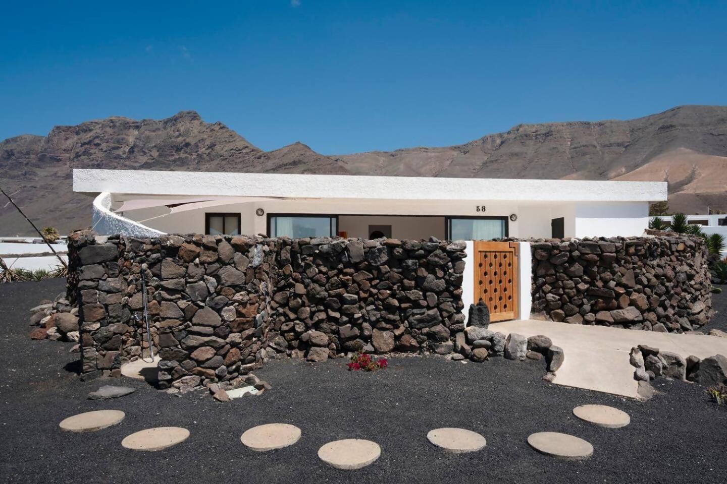 Lanzarote Famara Beach Bungalow المظهر الخارجي الصورة